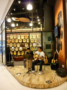 Marcel performs at the Maestro Acoustic Lounge, 7 Aug 2010